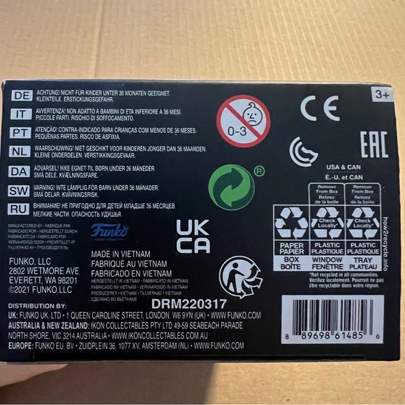 NIB Kevin Durant Funko Gold Figure - Picture 5 of 5